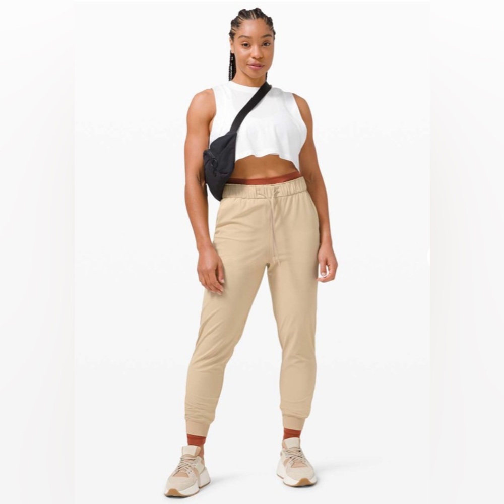 Lululemon Keep Moving Jogger |
Trench
